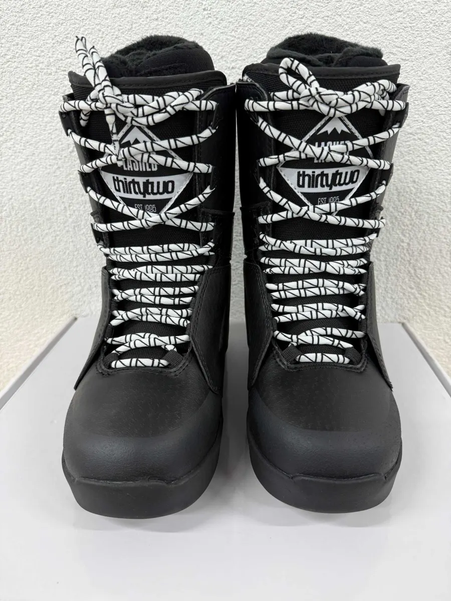 boots noi thirtytwo lashed w mondo 24 europa 38