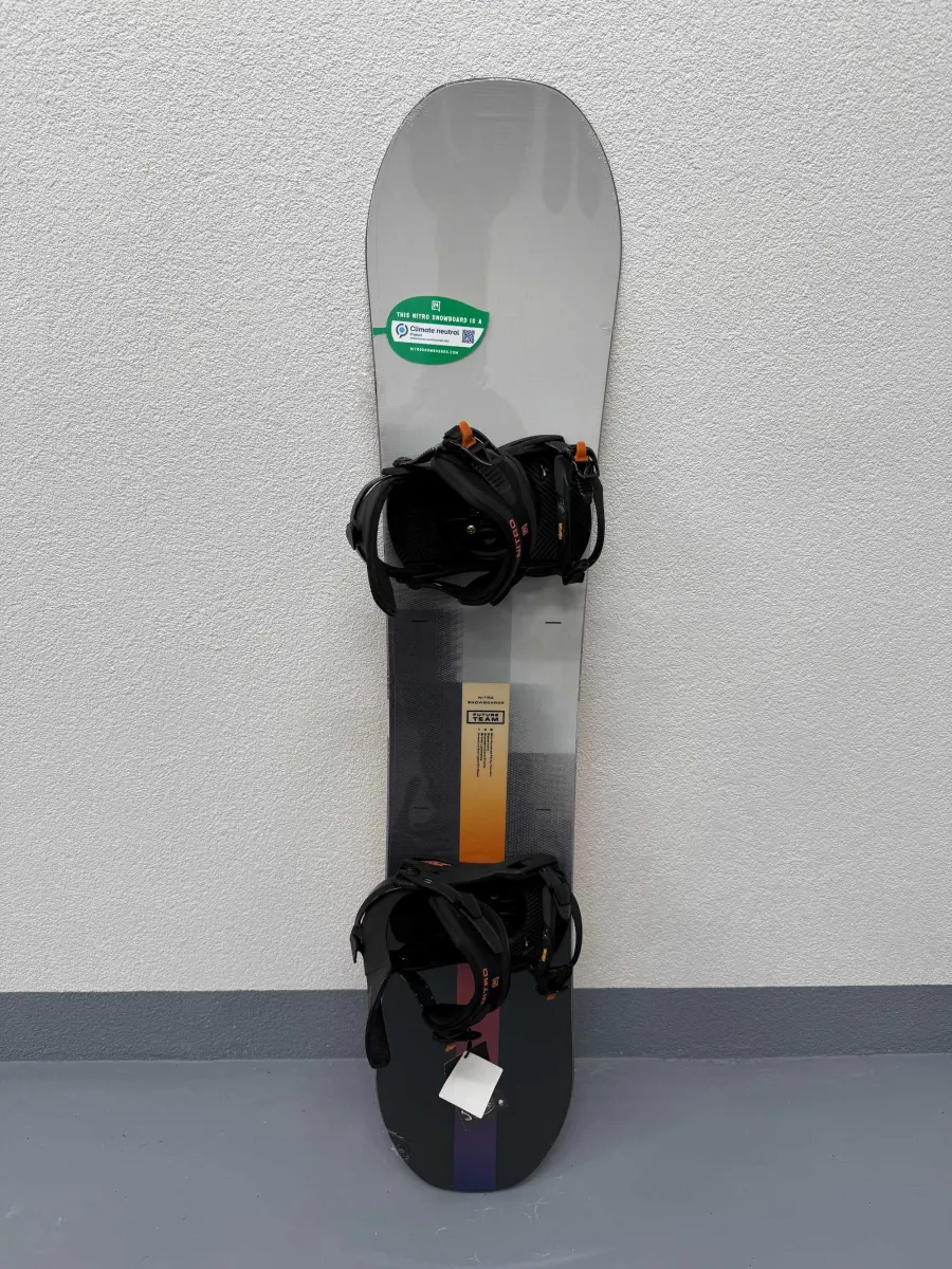 placa noua snowboard nitro future team L142cm