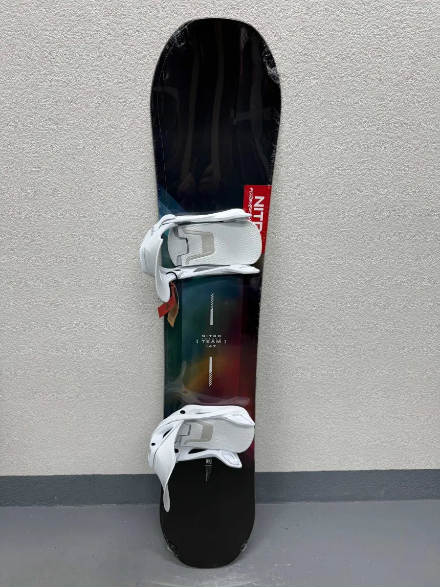 placa noua snowboard nitro future team L147cm