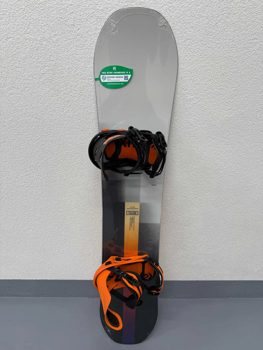 placa noua snowboard nitro future team L142cm